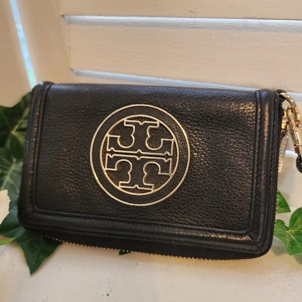TORY BURCH BLACK/GOLD WRISTLET